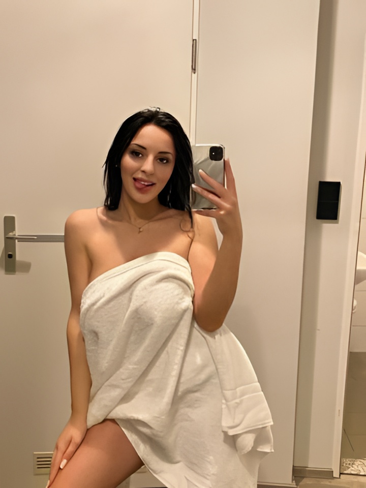 Олечка привлекальеная девушка из Ноглики цена от 2500 руб