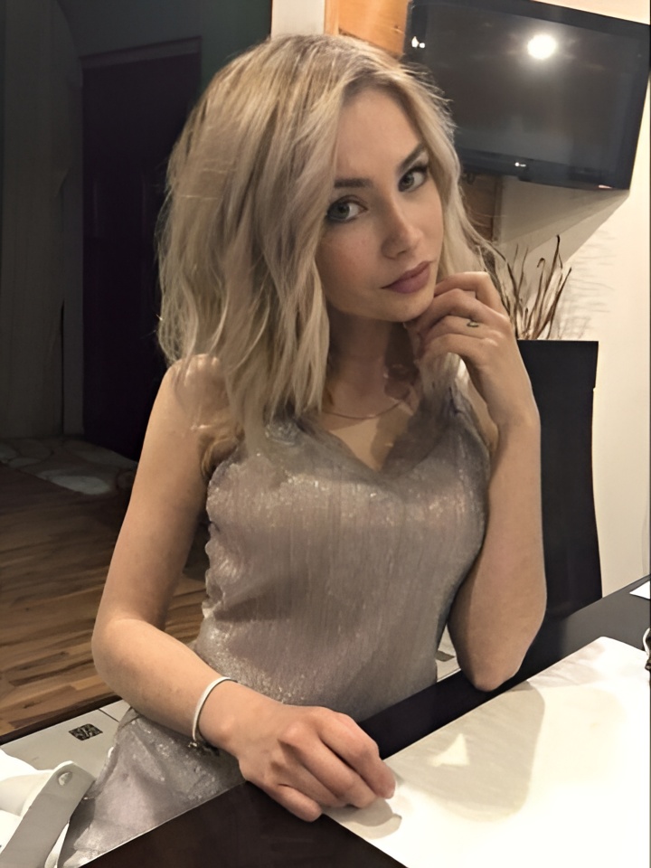 Ульяна привлекальеная девушка из Ноглики цена от 2000 руб