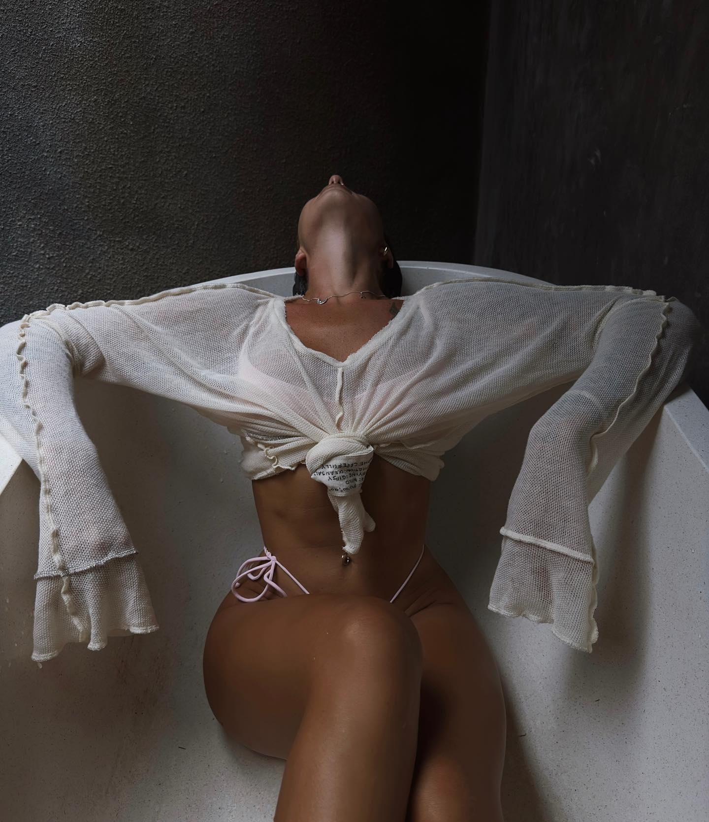 ОЛЕСЯ привлекальеная девушка из Ноглики цена от 6000 руб