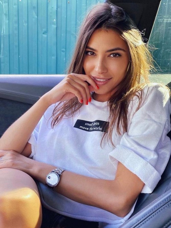 Юлия привлекательная девушка из Ноглики цена от 8000 руб