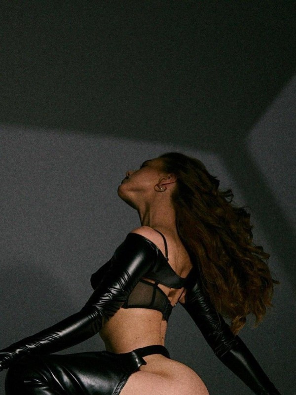 Кайли привлекательная девушка из Ноглики цена от 4500 руб